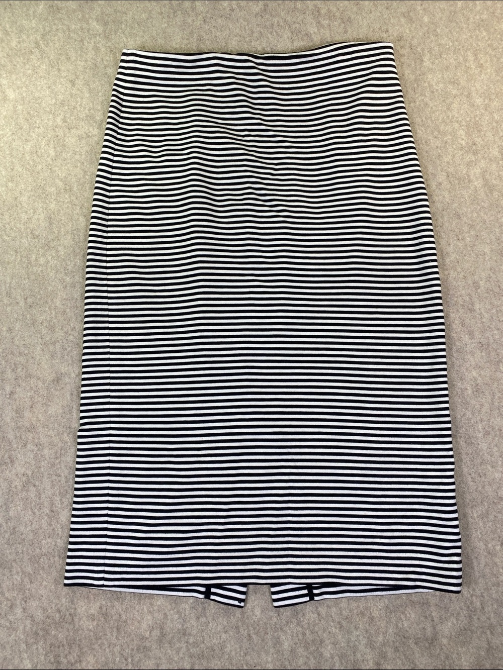 TALL‎ Banana Republic Classic Black & White Striped Pencil Skirt - size 8Tall